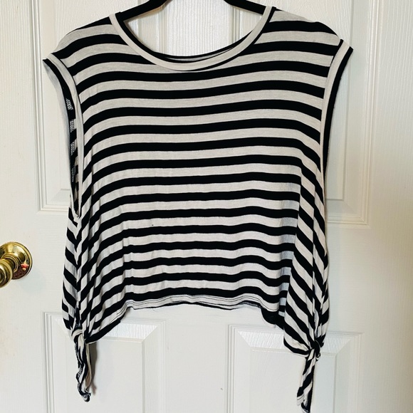 Hollister Side Tie Black and White Striped Crop Top - Picture 3 of 5